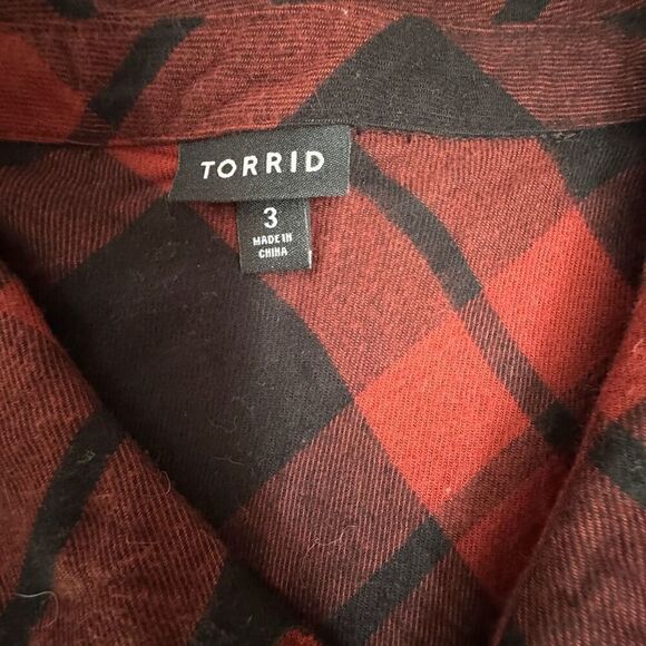 NWOT Torrid (3X) Red & Black Plaid Button-Down Flannel Shirt with Lattice Should - Picture 4 of 7